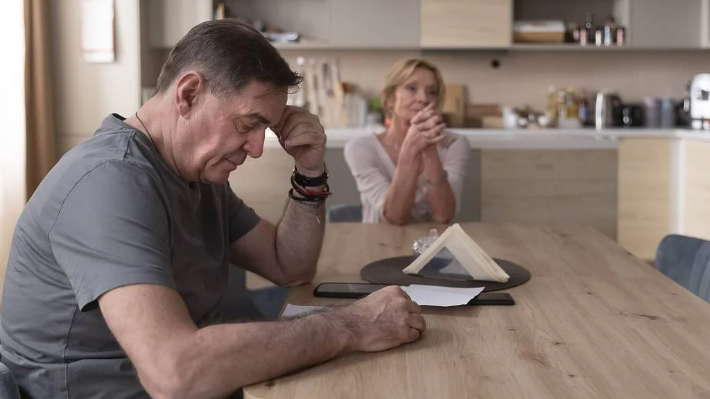 Polabí: Tlak, který drtí rodinu ze všech stran – a někdo toho využívá