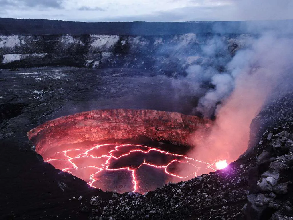 kilauea-lava-lake-12792432484-1b24aa