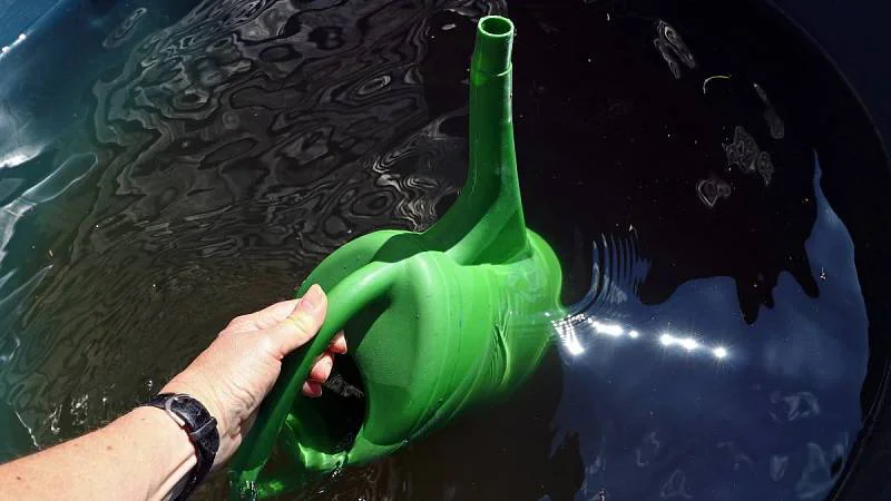 Sudy zachytávající dešťovku: Ušetří vám za vodu, pokud při jejich umístění budete dodržovat tato pravidla