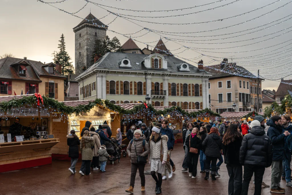 Krátká socialistická éra překvapila Západ. Předvánoční nákupy v 60. letech vypadaly úplně jinak.