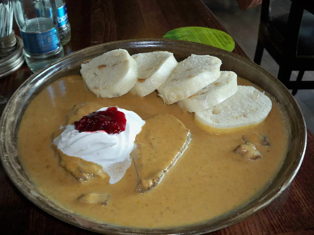 České domácí svíčkové málokdo odolá.