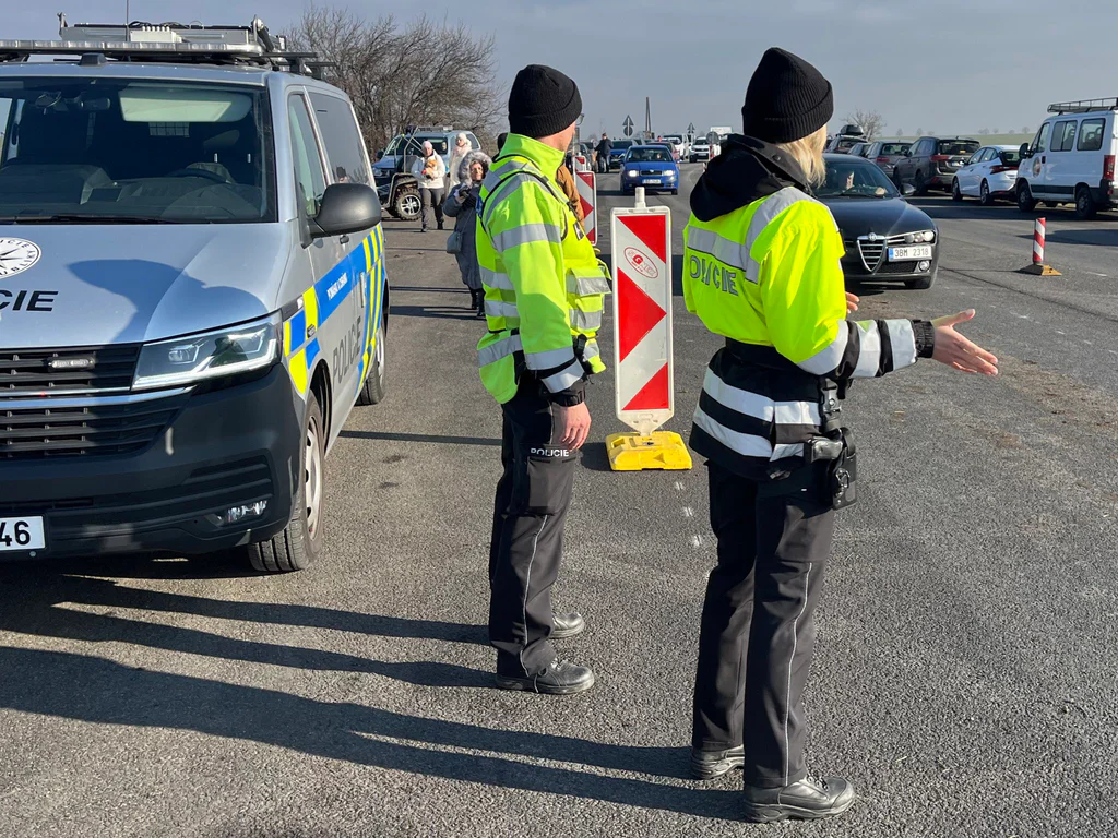 Policie koriguje dopravu u Slavkova u Brna. Foto: PČR