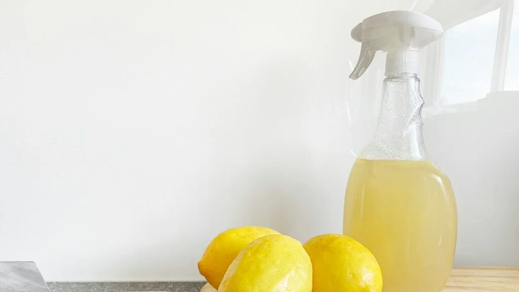 Bílý ocet jako přírodní odmašťovač