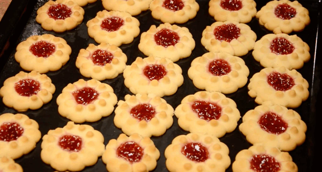 Obrázek k receptu na křehké linecké kytičky