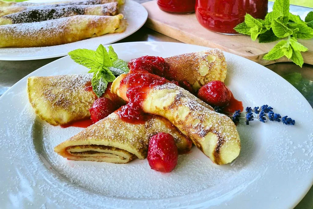 Obrázek k receptu na palačinky s jahodovým žahourem
