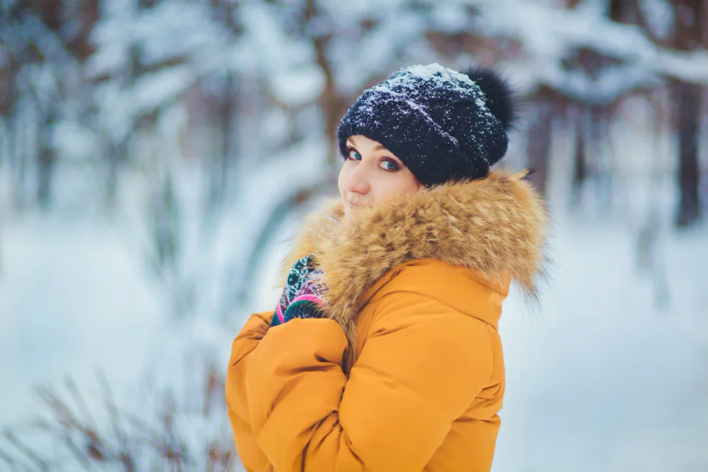 Česko čeká prudká změna počasí. Chumelenice dorazí náhle a sněhu má spadnout nečekaně mnoho.