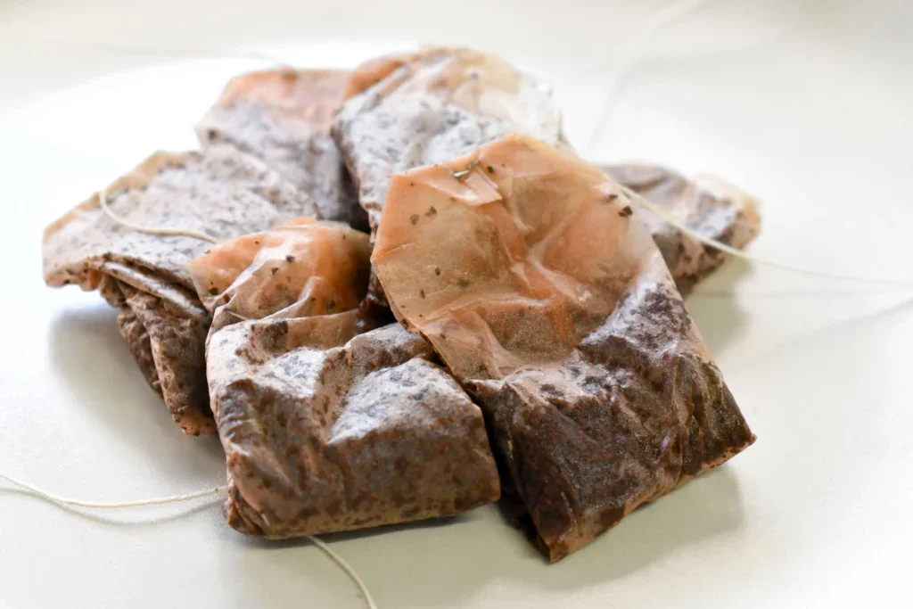 sáčky od použitého čaje