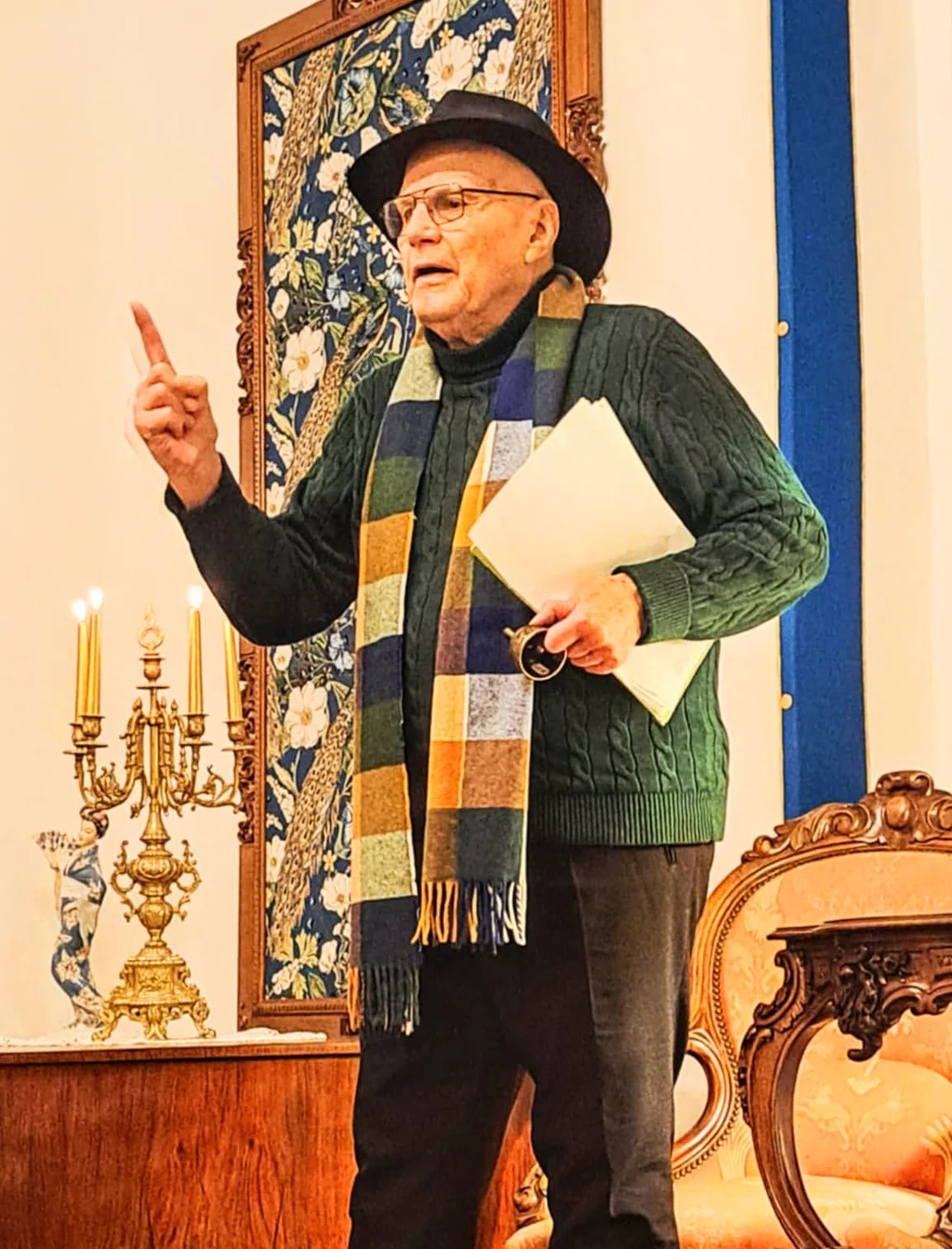 Fotografie Jana Přeučila během vystoupení v zámku Staré Ždánice