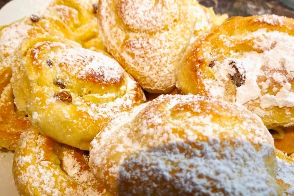 Obrázek k receptu na pudinkové šneky s rozinkami