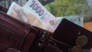 Máte v peněžence tyto bankovky? Dejte si pozor, v roce 2024 s nimi nemůžete platit v obchodech. Nikde vám je nevezmou