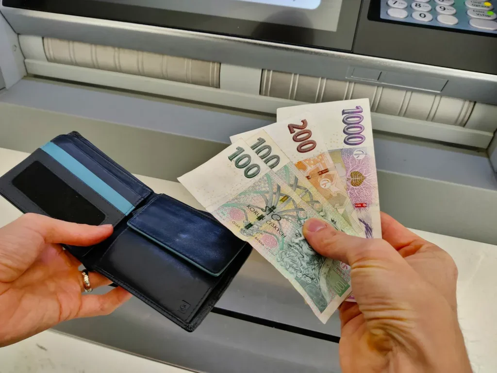 Vkládání peněz do bankomatu