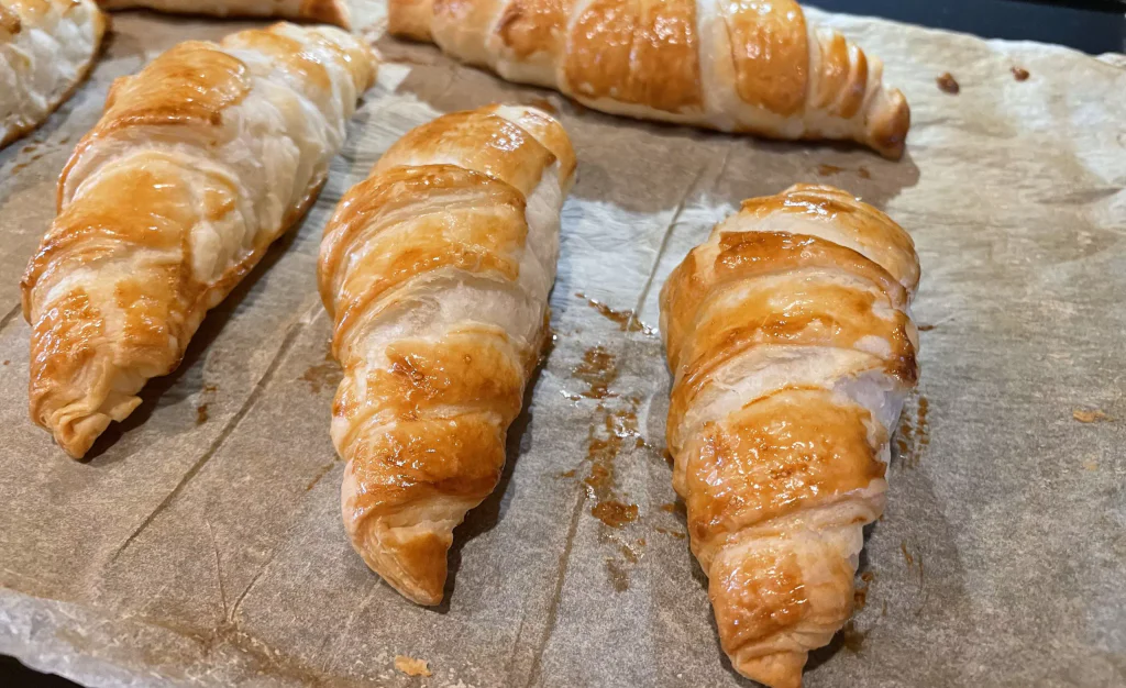 Croissanty z Listového Těsta, které si naplníme Vajíčkovou a Lososovou pomazánkou