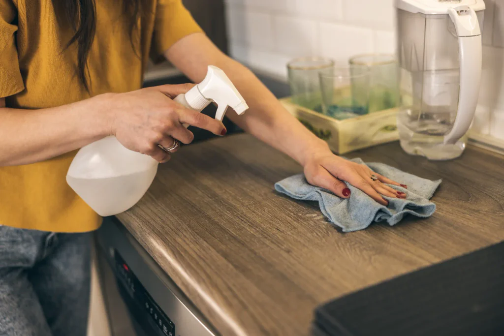 Tohle byste měli mít doma: pár kapek a koupelna se leskne jako nová. Babičky tenhle trik milovaly.