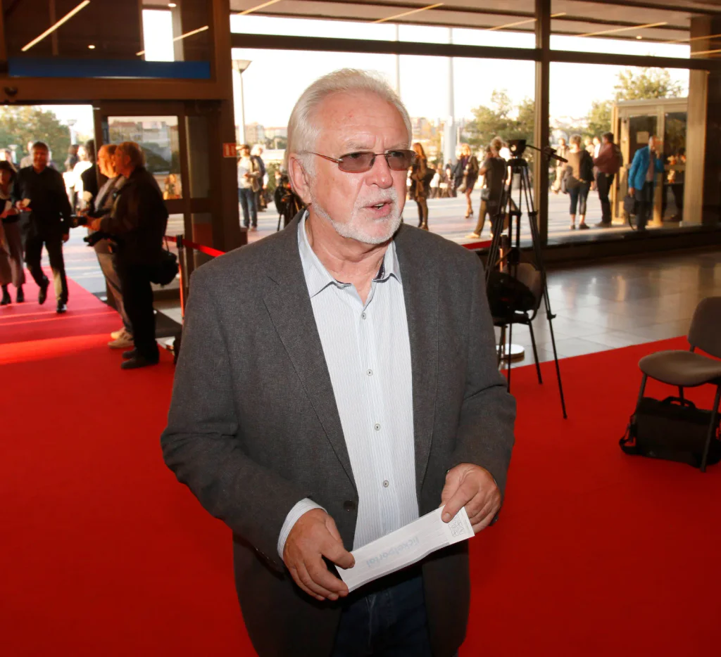 Majetek za miliony, ale žije jinde. Důvod, proč Hanzlík opustil Prahu, má překvapivě prosté vysvětlení.