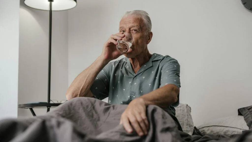 Kdy pití před spaním škodí?