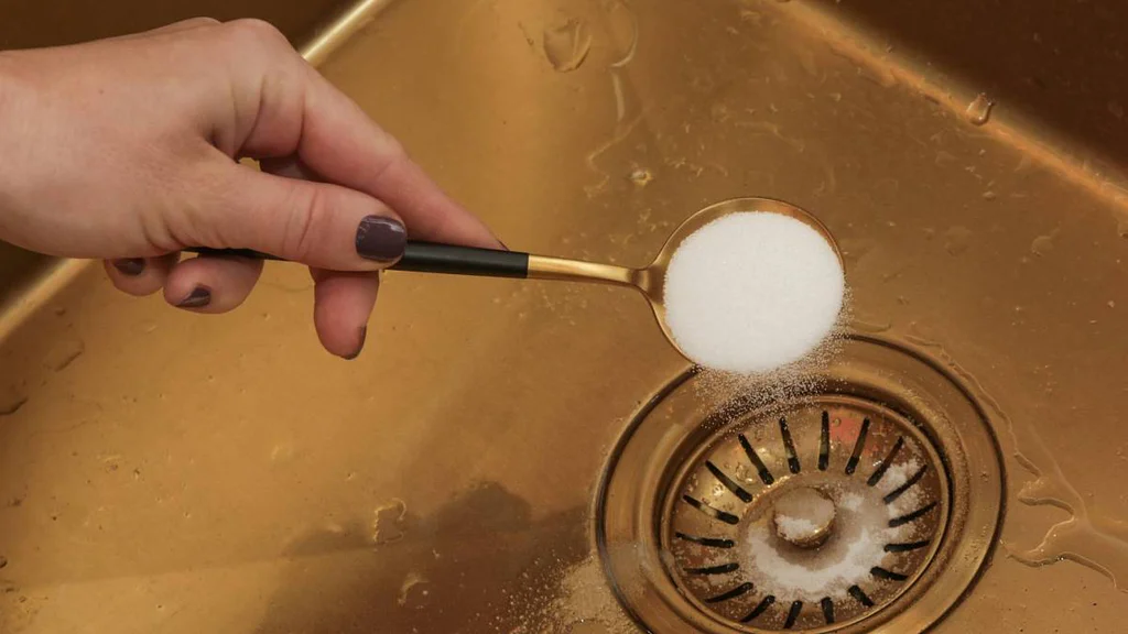 Vyřešte jednoduchým trikem ucpaný dřez do 5 minut. Stačí vám běžné domácí prostředky