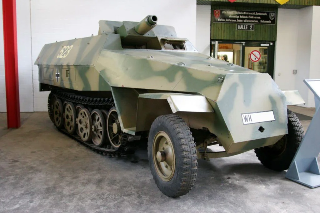 Sd.Kfz. 251 D s 7,5cm StuK 37 L24 , muzeum Munster, 2005