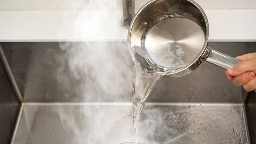 Čistíte tím dřez, ale ve skutečnosti ho poškozujete