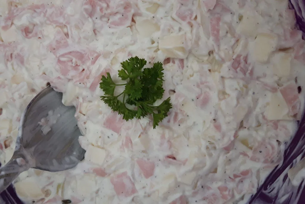 Hermelínová pomazánka se šunkou, kterou sníte na posezení