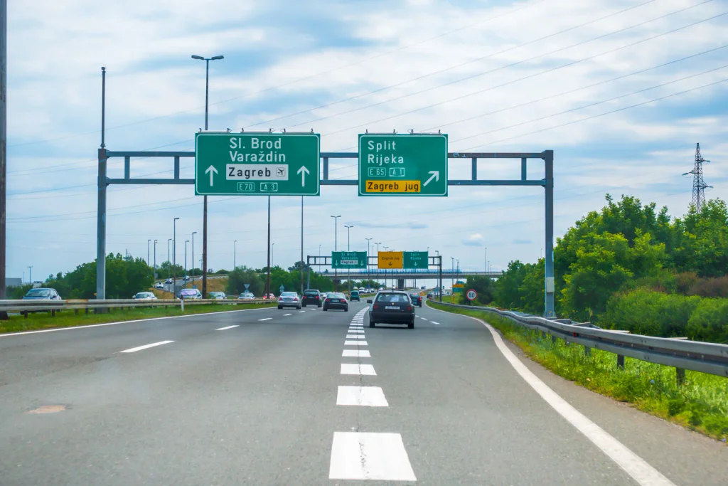 Na chorvatské dálnici zaplatíte jen takto. Hotovost i karty končí, turisté jsou v šoku.