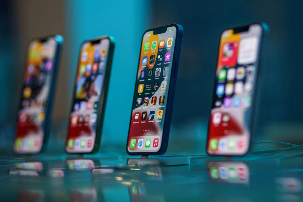 Spotřebitelé chtějí výdrž, ne design. Ultratenké telefony na trhu končí