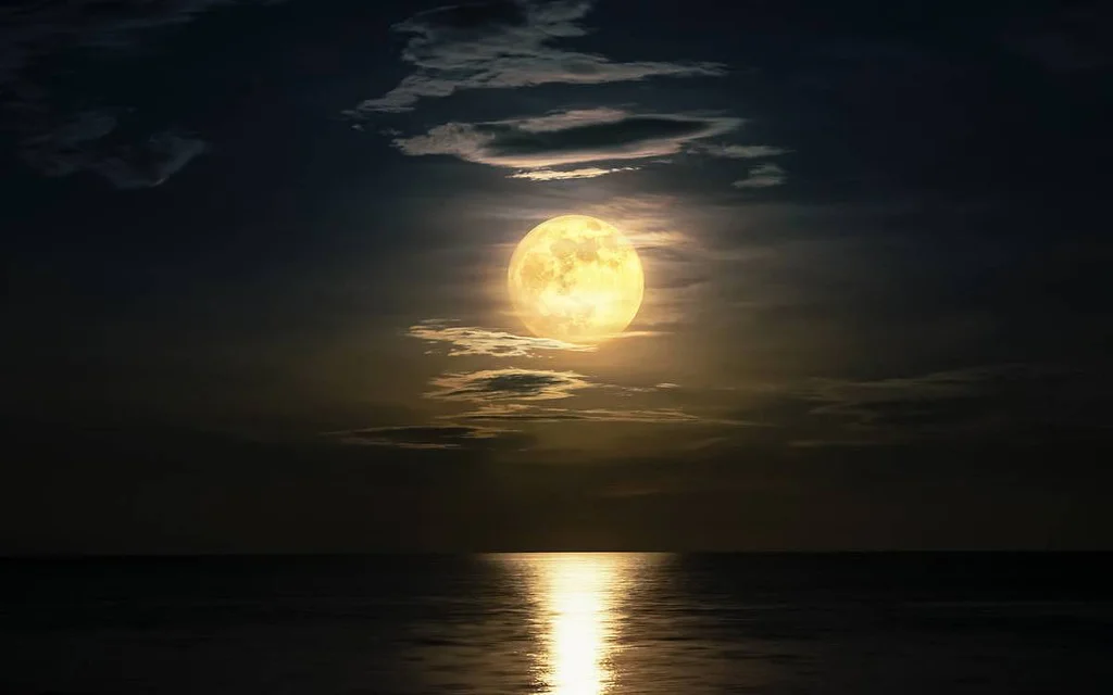 Jak úplněk ovlivňuje délku našeho spánku