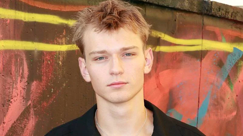 Tomas Sean Pšenička