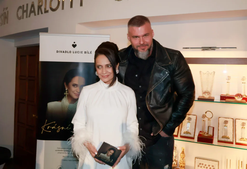 Šok v rodině Lucie Bílé. Operace partnerova mozku ji připravila o veškerou sílu.