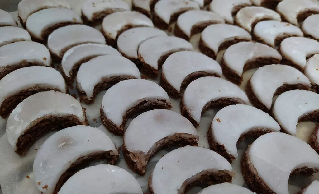 Obrázek k receptu na čokoládové měsíčky s citronovou polevou