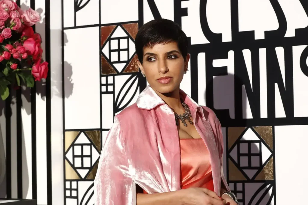 Odložila hidžáb a změnila dějiny. Arabská princezna je teď symbolem krásy i odvahy.