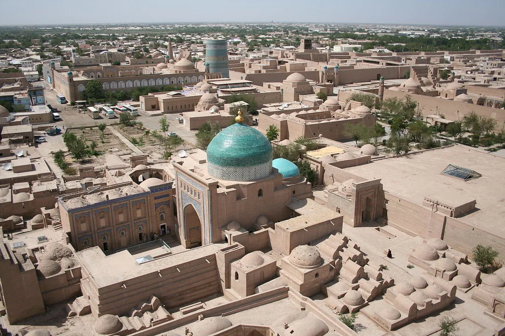 1280px-Khiva_Itchan_Kala_view_from_Islam_Khodja_minaret