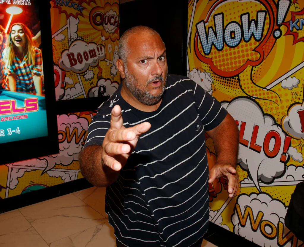 Fanoušci v šoku: Hezucký už nechodí sám. Lékaři neznají příčinu, ztrácí svaly před očima.