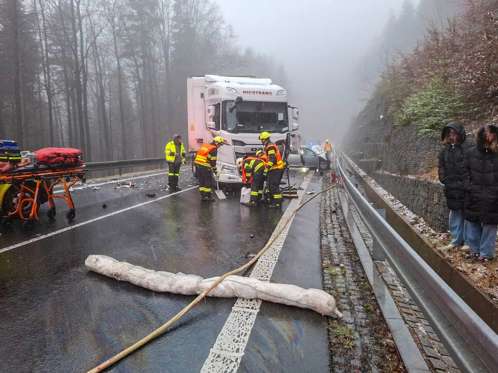 Vážná nehoda na Červenohorském sedle. Foto: HZS