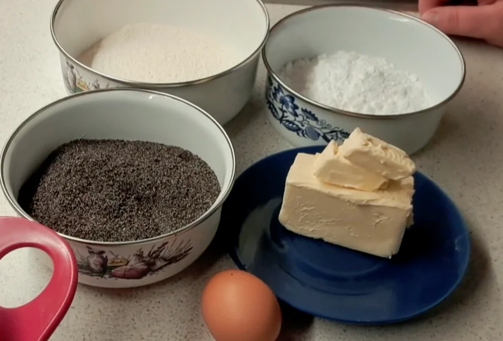 Ingredience na přípravu makových srdíček.