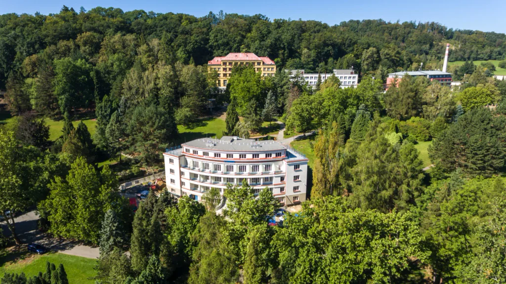 Zapomenutý lázeňský poklad uprostřed přírody. Místo, kde kdysi uzdravovali šlechtu, dnes čeká na objevení.