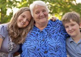 babička a vnoučata