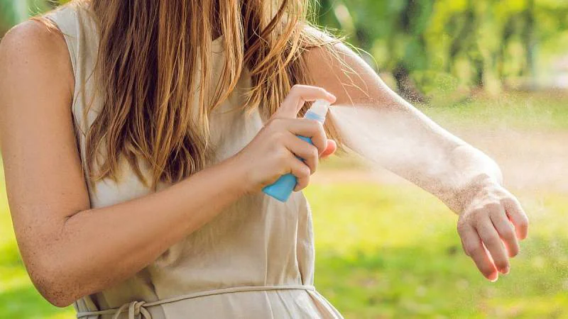 Jako základ pro ochranu před komáry je vhodný repelent