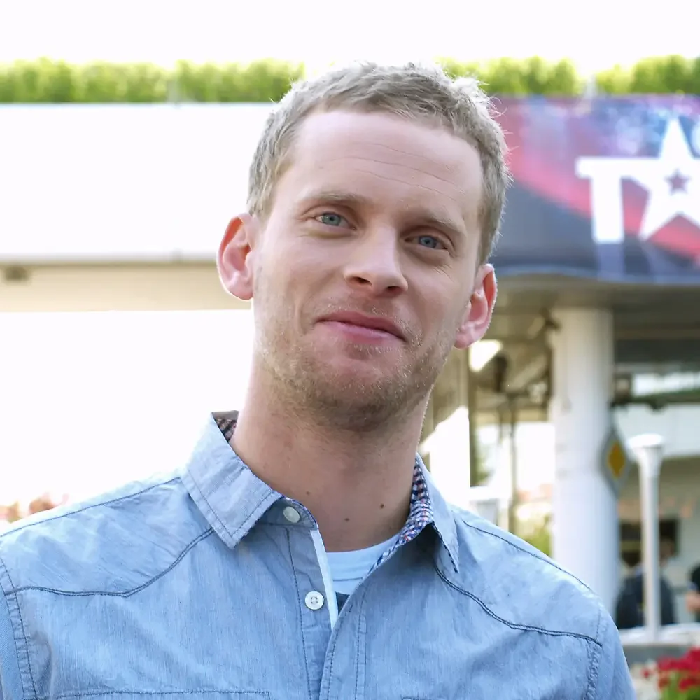 Jakub Prachař je dědovi i otci velmi podobný