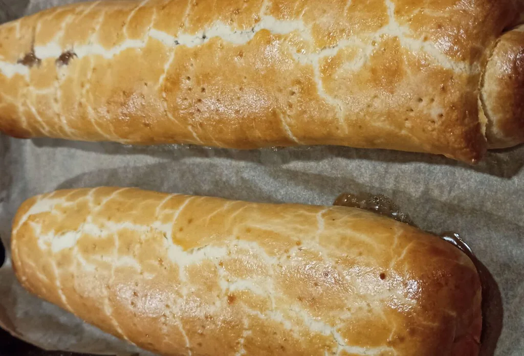 Pečeme štrúdl z domácího těsta, které je tenké a netrhá se