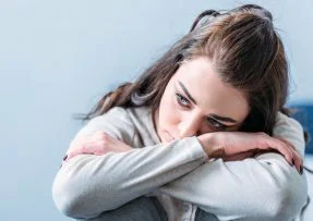 Frustrovaná smutná žena