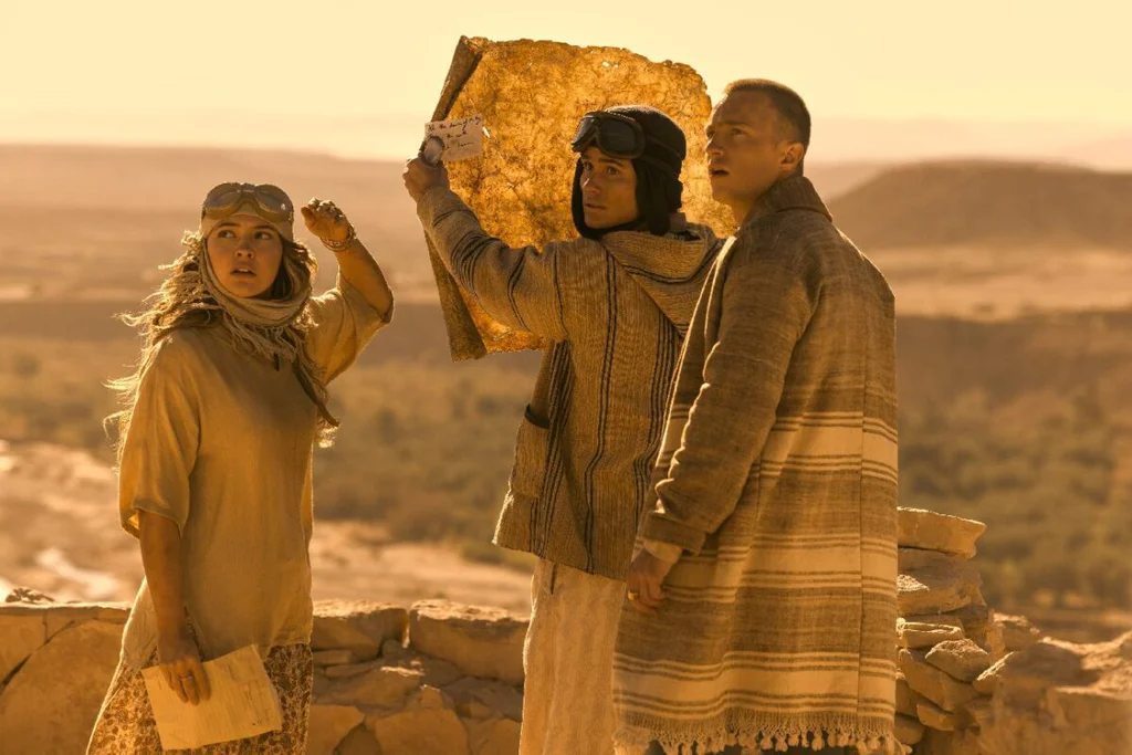 Outer Banks. (L to R) Madelyn Cline as Sarah Cameron, Chase Stokes as John B, Drew Starkey as Rafe