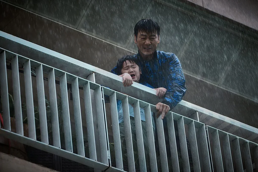 Park Hae-soo as Son Hee-jo in The Great Flood