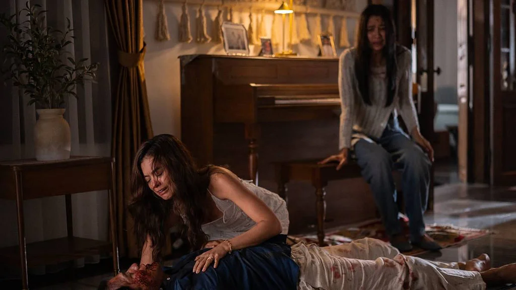 Netflix představuje nový horor Elixír: Něco jako nejhorší babská rada v dějinách