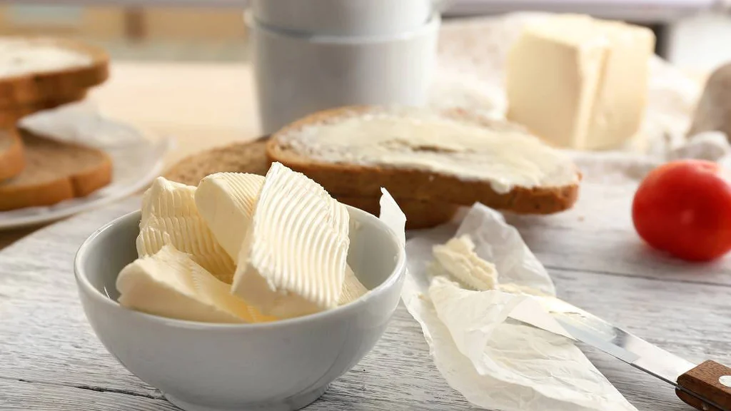Obchody chystají slevy na máslo. Už máte zásoby na Vánoční pečení?