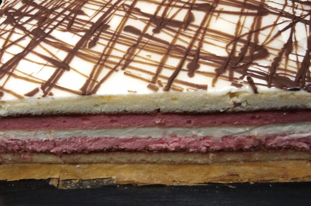 Obrázek receptu na Punčové řezy podle staré kuchařky s ořechově- piškotovou nádivkou