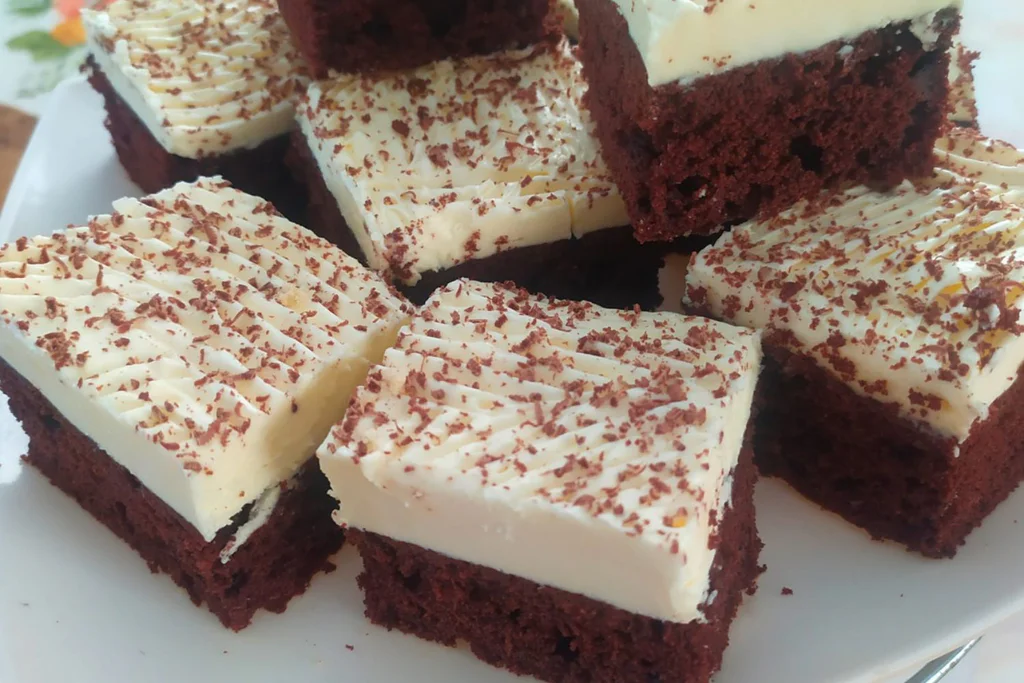 Obrázek receptu na dezert dezert Rychlá černobílá buchta podobná elegantnímu dortíku na slavnostní příležitost