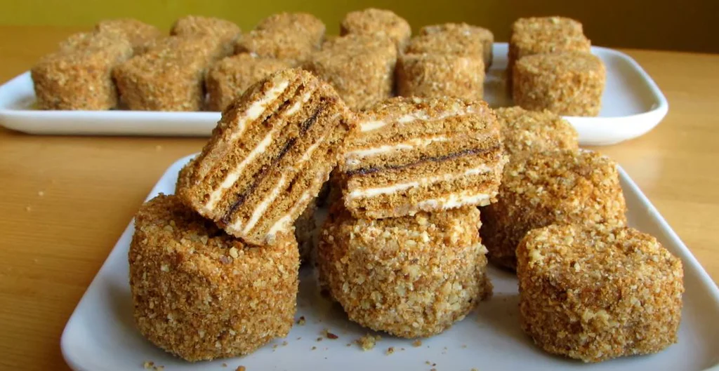 Obrázek receptu na medové koláčky v mini verzi.