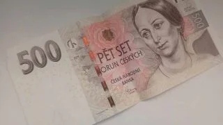 Češi mají v peněženkách neplatné peníze a nemají o tom ani tušení. S těmito bankovkami už nikde nezaplatíte