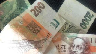 Právě teď je v oběhu raritní 200 Kč bankovka, za kterou se dá získat 100 000 korun na ruku. Poznat se dá velmi snadno