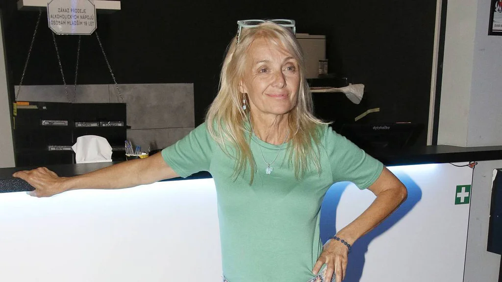 Veronika Žilková říká svému luxusnímu domu vejminek a přes pláč nad svým důchodem si žije jako v bavlnce